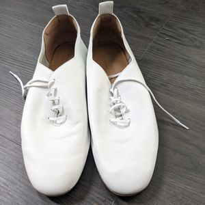 White leather everlane day glove  shoes size 8